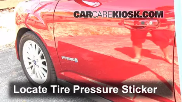 2013 Ford C-Max Hybrid SEL 2.0L 4 Cyl. Tires & Wheels Check Tire Pressure
